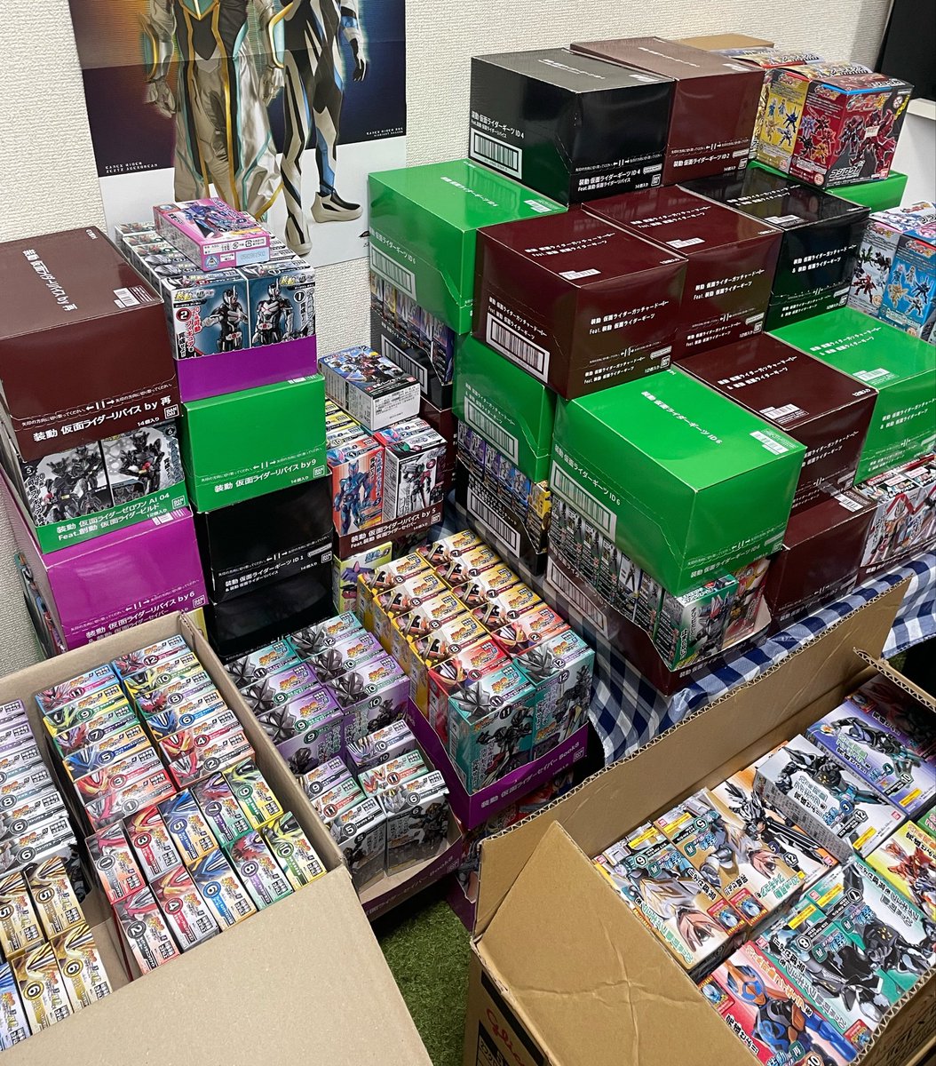 8YW0QwpKZ3xRW0's tweet photo. 部屋掃除で整理してたんですが…

買・い・過・ぎ https://t.co/19cc7ir4Uj