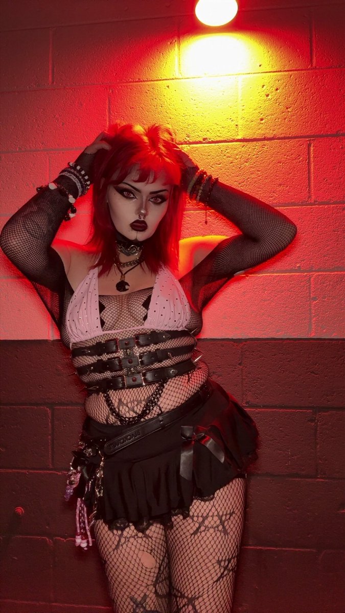 LinkMyCrush's tweet photo. Goth lovers. Alt fans. Clowncore enthusiasts. 

Meet @Xxonyxmoon333xX a unique blend of darkness, artistry and chaos you’ll want to see more of. 🖤🤡 https://t.co/3TQkYUDPG1