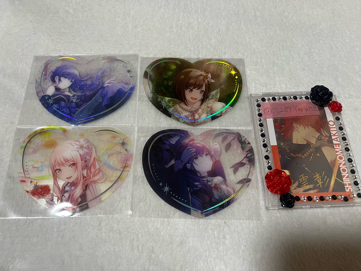 1207Yorune's tweet photo. プロセカ クリアカード 交換

プロセカのクリアカード交換になります。
画像2 の奏を求めております。
郵送での交換希望。

譲)画像1 絵名 まふゆ 瑞希

求)画像2 奏

バースデーはバースデー同士での交換希望。
1枚からの交換〇です。
FF様が少ないため先送り可能です。
お気軽にお声掛けください。 https://t.co/nVxfCIuKKT