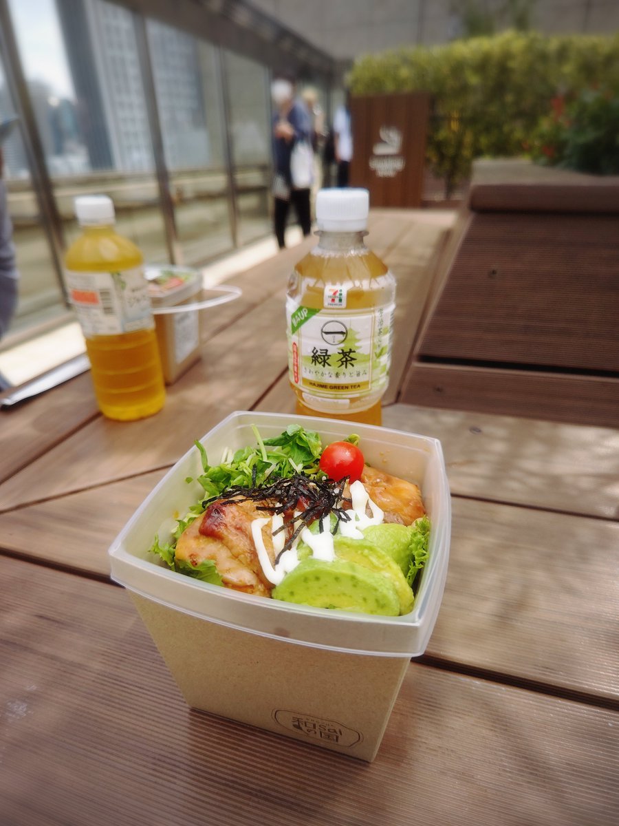 mjpkoi's tweet photo. 大阪着いて2年ぶりに再会したお友達とお弁当食べながら過ごす穏やかな時間😊 https://t.co/7mQgNGEKsN