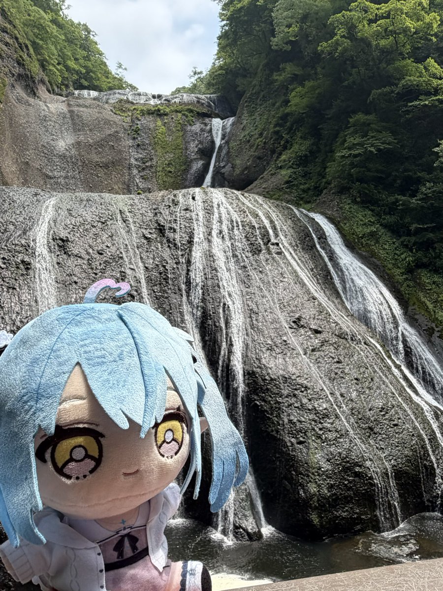 harvardy_kan's tweet photo. マイナスイオンを感じに袋田の滝へ
暑さをより感じる新緑 https://t.co/OZubEpHV83