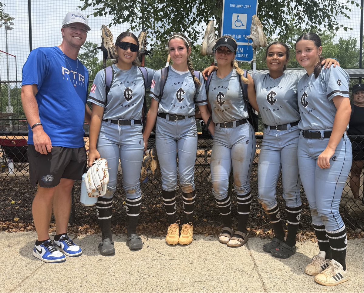 SerenityMai12's tweet photo. Some days are tougher than others, but seeing our high school coach come out to support us meant so much. Thank you for always believing in us and for showing up @CoachHolly19! 🦁 
@AllisonCuttle @CarolineCandler 
@PRHSSoftball #Row https://t.co/2r8jGmsA9D