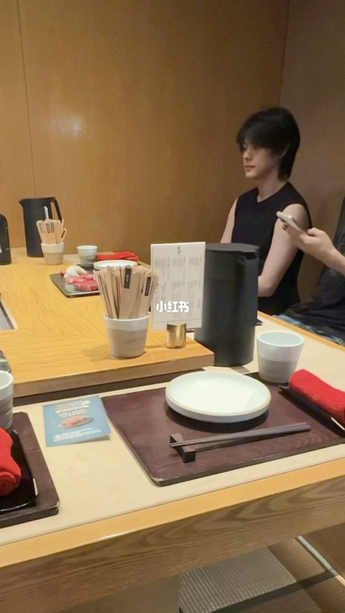 js_oceansea's tweet photo. Very handsome, friendly, kind. Nick, you are the best, appear in public often even if it's not on purpose. 

#니콜라스 #NICHOLAS #SMTR25 https://t.co/VO75R6Qduq