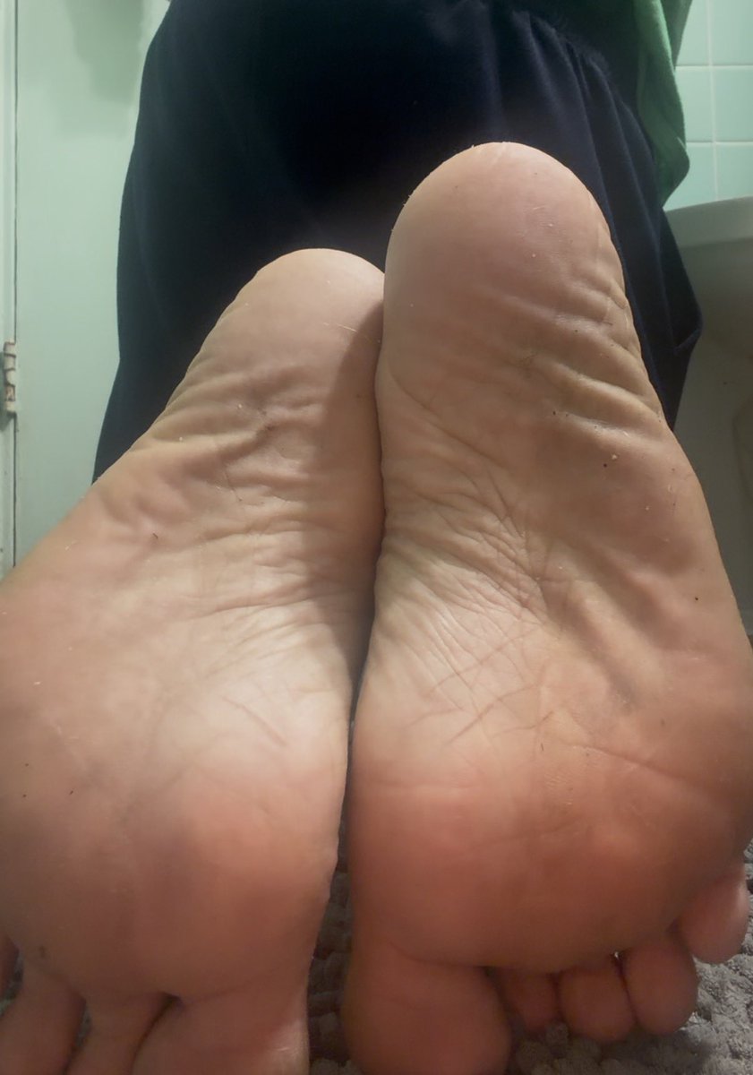 Banafrit5's tweet photo. Dropped something! https://t.co/lakk9G5MgN