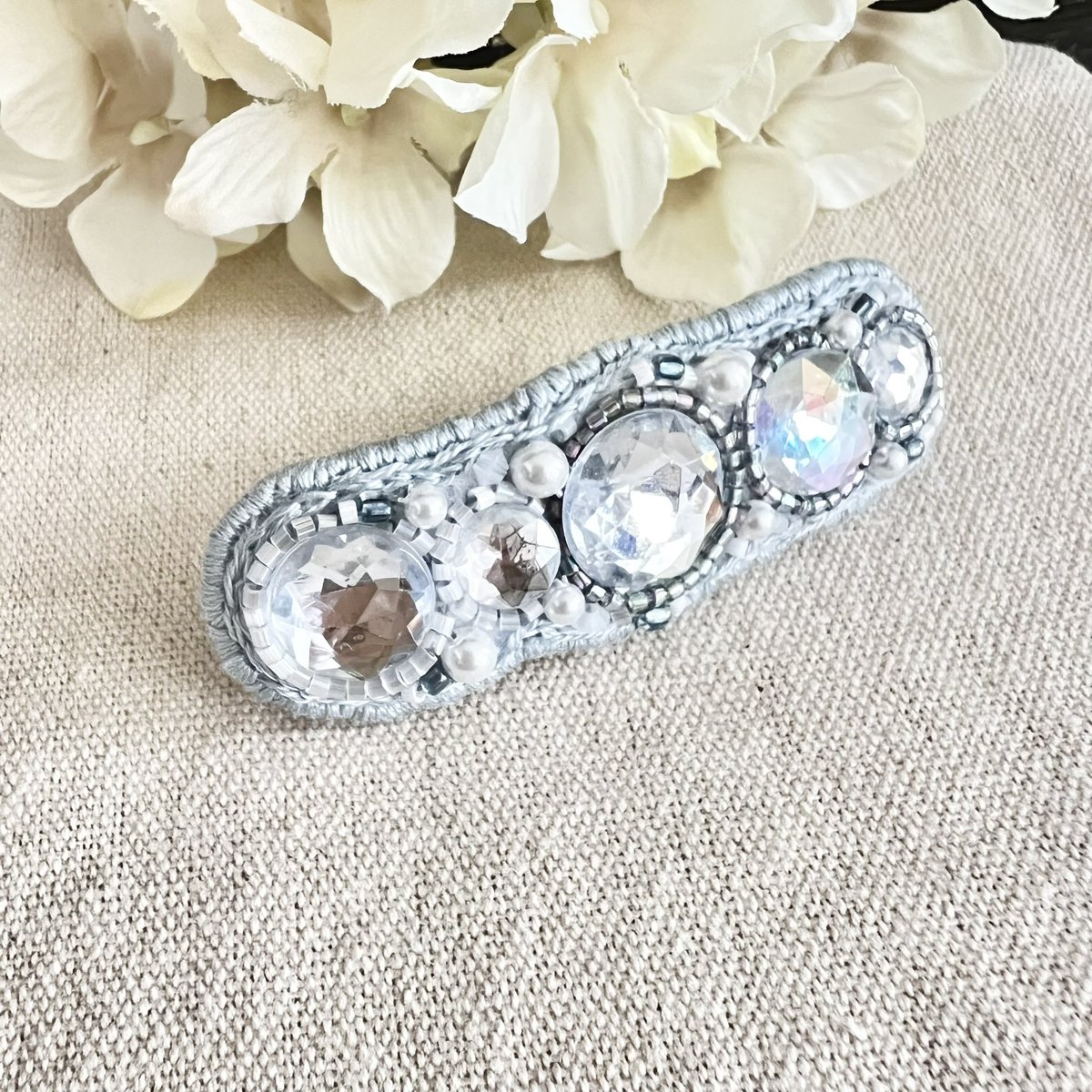 atelierlaperle's tweet photo. minneさんよりあいことばクーポン発動中✨✨✨暑い外より涼しいお家で素敵な作品に癒されませんか？素敵なご縁お待ちしております╰(*´︶`*)╯🩵💙✨
https://t.co/JHl7yRaRuV 
https://t.co/h3XY8dqaaB 
https://t.co/VLlfcLnMdU 
#刺繍アクセサリー #ハンドメイドアクセサリー #ビーズ刺繍 https://t.co/BTQhf3RaTp