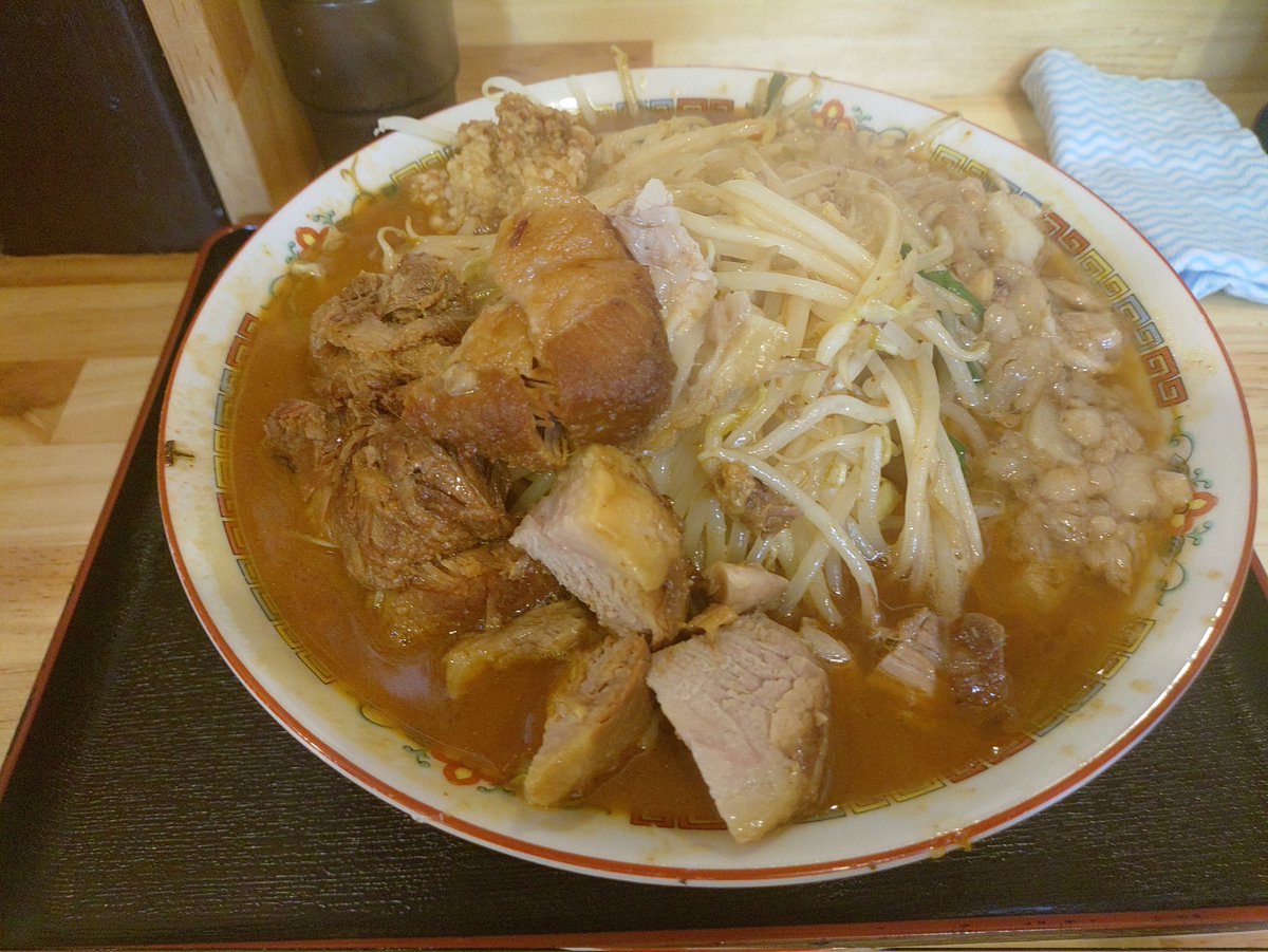 akibeya89230's tweet photo. 麺や飯や仁
（福島県福島市）

辛いらーめん
（麺中盛、辛さ３）

ラーメンの日に
ラーメンを食べない選択はない
ならばとびきり旨いラーメンを

茶色に揺らめく旨辛スープ
受けとめる太麺、旨い

がっつり盛られたチャーシュー
口当たりほろほろ、肉質しっかり

完食、おなかいっぱい
ご馳走様でした https://t.co/5bG1VCFl5n