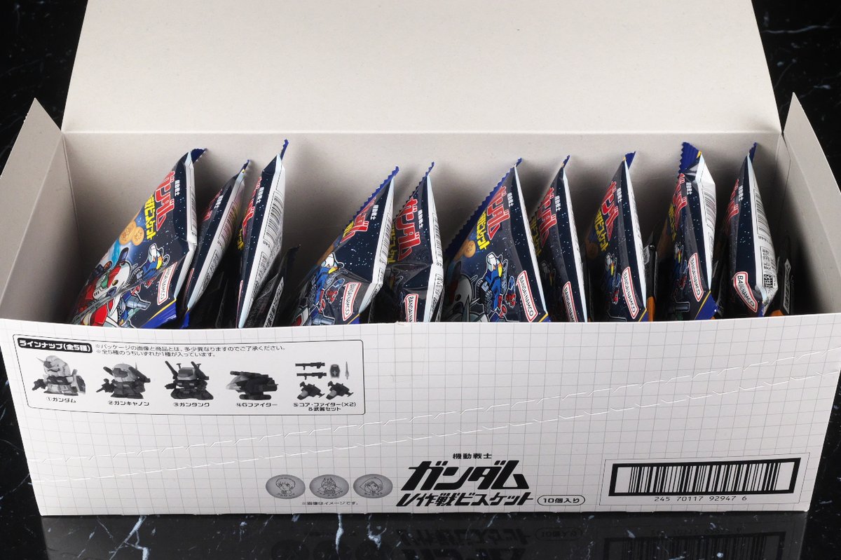 hacchaka999's tweet photo. 【悲報】V作戦ビスケット、全5種1BOX10個入りなのに、完全ランダムっぽく1箱買っても揃わない場合があるっぽい
自分のはガンダムとGファイターが3個ずつ入ってて、コア・ファイター（×2）＆武器セットが無し https://t.co/A11TIwSQf6