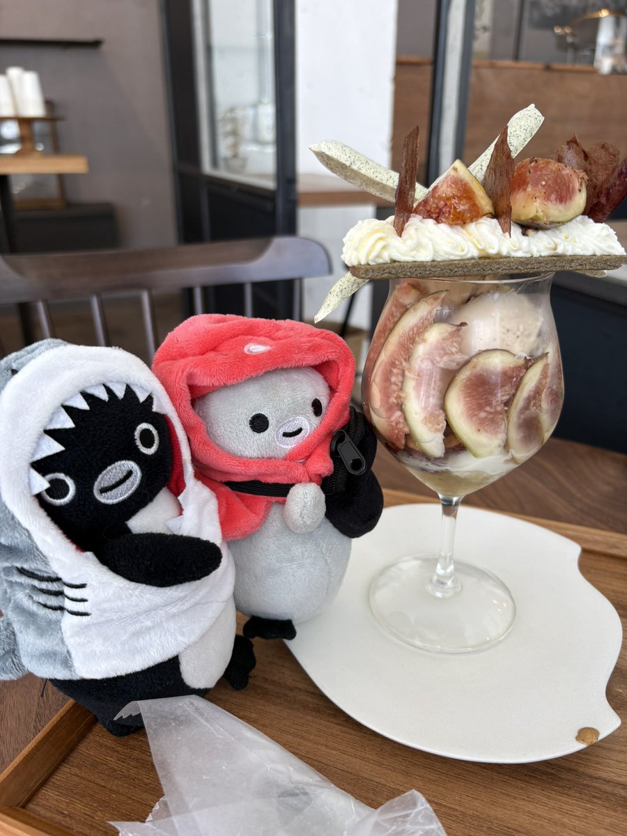 Iiiapwp88's tweet photo. 金木犀茶店
夏至2026パフェ

凝りに凝ったストーリーのようなパフェ
無花果と黒味噌ドライ無花果のアイスの出会い、 ベーコンのアイスとの出会い、 荔枝紅茶のジュレ、鉄観音のパンナコッタ 次々と食材の出会いが物語を紡いでゆくような
グラスの中で展開される小さな世界に揺蕩う時間でした✨ https://t.co/ftJl1YSw8F