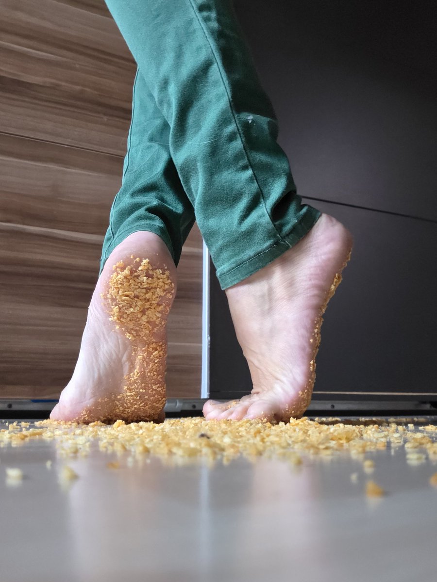 KahlanBlack's tweet photo. Good morning, footlover.
Your breakfast is ready.
Where do you start to eat?

@rt_feet @thefootlover01 @TinyFootPervert https://t.co/HvxNpmHKkG