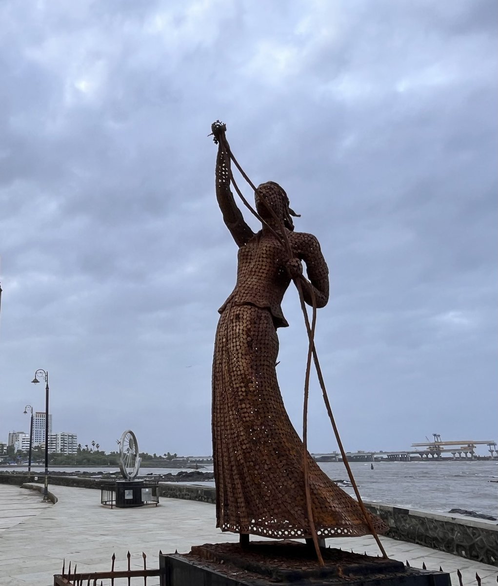 tajmahalfoxtrot's tweet photo. When I walked by this sculpture on the promenade a few days ago, it was clutching a spray of balloons. Like the city, they have crumbled.  (Before pix not mine.) 1/n https://t.co/6bzkPVuhWl