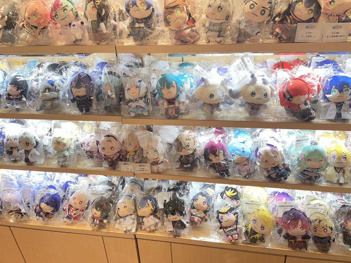 supika_v's tweet photo. #ぬいストアとらべる
【にじさんじ ぬいストア とらべる！仙台の簡易レポ】
❁通常にじぱぺ・通常ぬい・たうん・エリア先行ぬいのみ
❁あいうえお順に並んでて探しやすい
❁人気ライバーさんは2列陳列で在庫もすぐ補充してくれる
❁スタッフさんも丁寧で優しい
❁ショッパーはレジで伝えて買う形式 https://t.co/jh4WhPgCFw