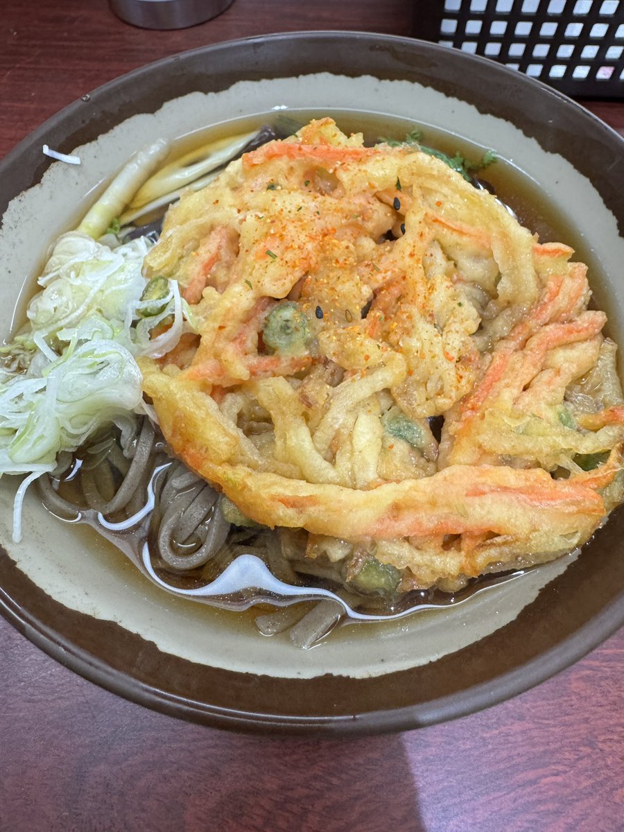 junkojunko9's tweet photo. 昼は立ち食いそば
汁まで美味しくいただきました😋 https://t.co/gBCtnqCzWu