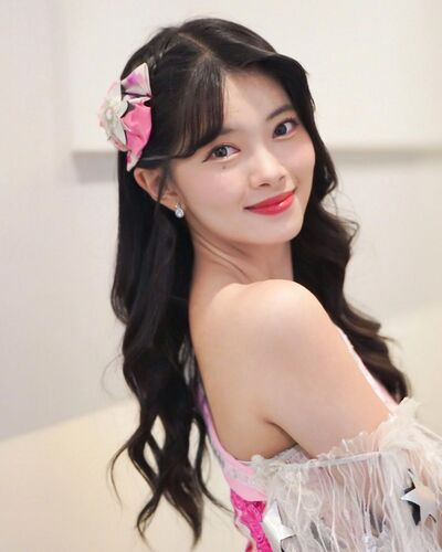 anzarra's tweet photo. punya darah keturunan Jepang dr kakeknya yg sisi ibu. ibunya haifu (setengah Jepang, setengah Indonesia). tempat tinggal kakeknya di Jepang di Utsunomiya (Tochigi), yg juga kampungnya Hitomi Honda (AKB48/Iz*one). https://t.co/6AImPqqwR8