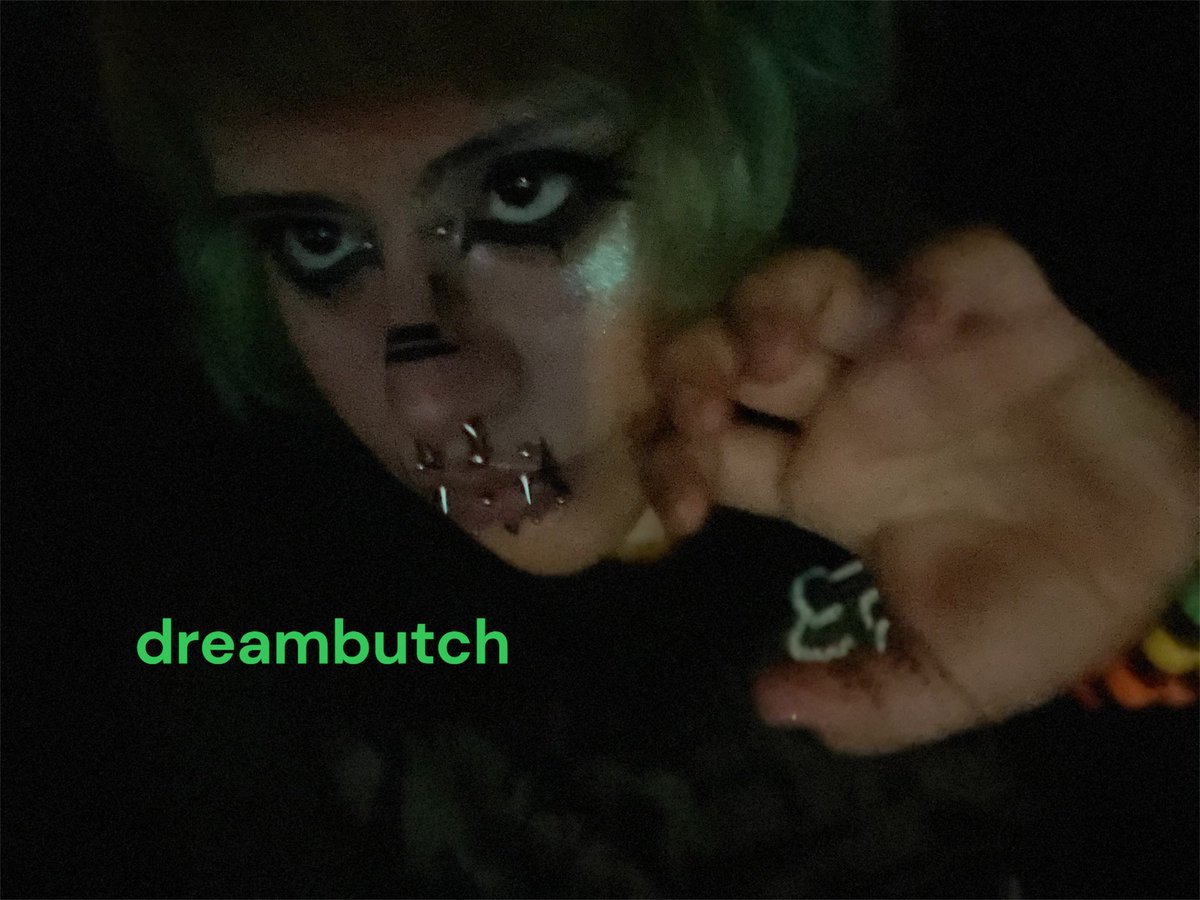 XxDreamButchxX's tweet photo. send for drinks :3 master is thirstyyyy https://t.co/nNSBa2Htni