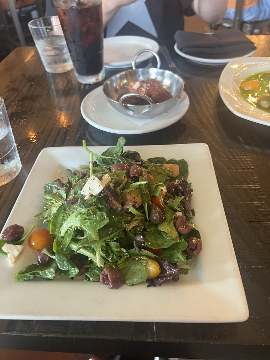 genxdigitaldadx's tweet photo. I would highly recommend this restaurant to anyone who likes an northern Italian style food! Excellent food and Service! Amazing chicken 🍗 wings and Pizza 🍕 😋 Great time with Jett &amp; Madeline 💚 #family #dough #sanantonio https://t.co/shQTvQAB4c