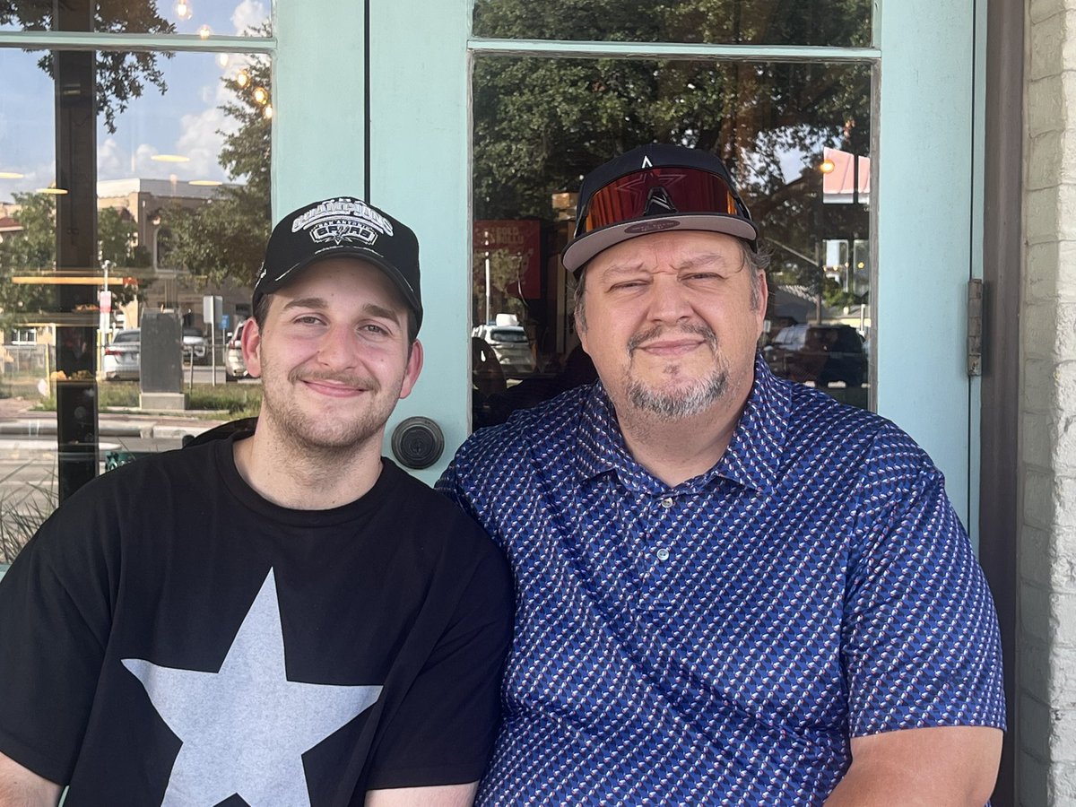 genxdigitaldadx's tweet photo. I would highly recommend this restaurant to anyone who likes an northern Italian style food! Excellent food and Service! Amazing chicken 🍗 wings and Pizza 🍕 😋 Great time with Jett &amp; Madeline 💚 #family #dough #sanantonio https://t.co/shQTvQAB4c