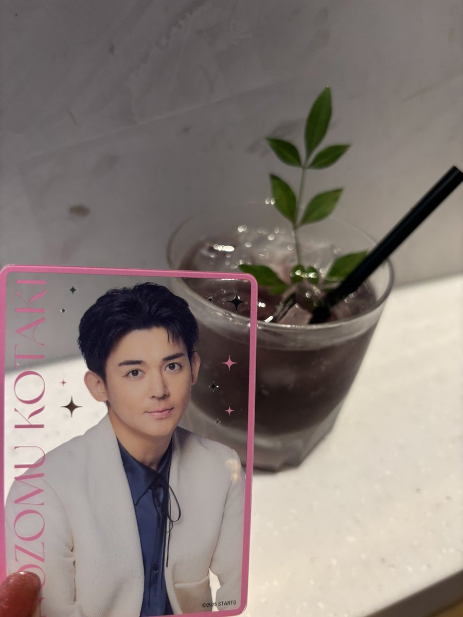skkms1104's tweet photo. 昼からの飲酒に躊躇が無いので観劇前に飲みました☺️ https://t.co/6HeDQNze2J