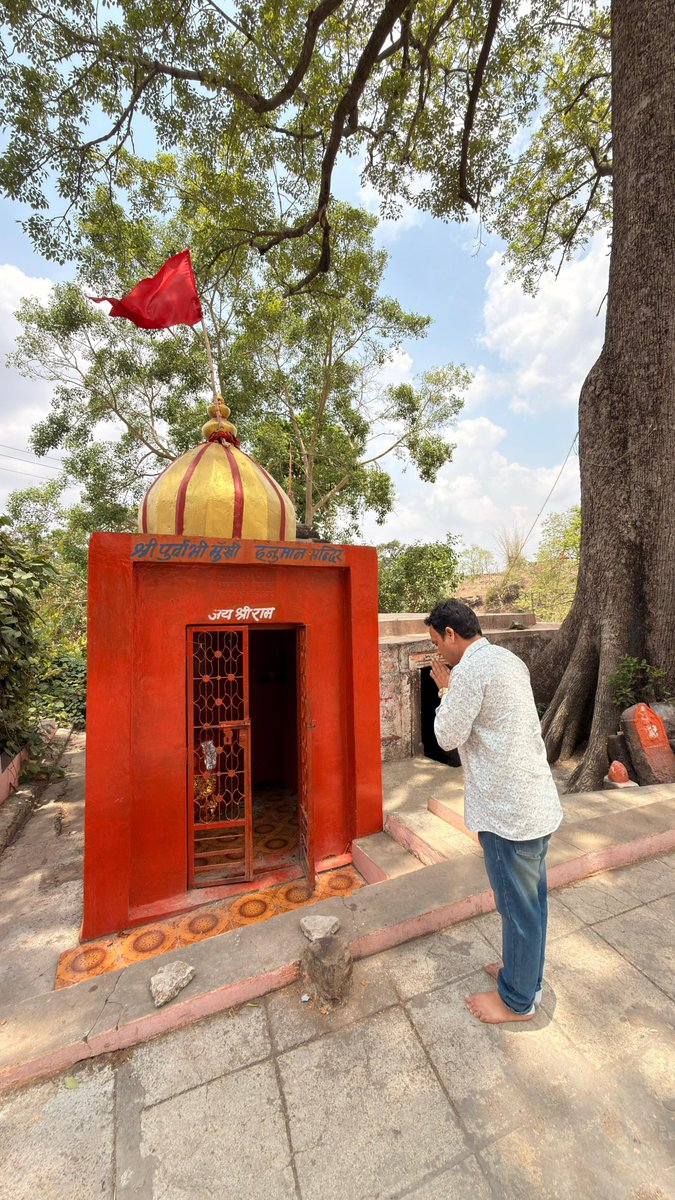 AshvinAKumarINC's tweet photo. ॐ नमो हनुमते रुद्रावताराय सर्वशत्रुसंहारणाय।
सर्वरोग हराय सर्ववशीकरणाय रामदूताय स्वाहा॥ 

हे प्रभु हनुमानजी इन चंदा चोरो को सद्बुद्धि दीजिये...।

#चंदाचोरी #अयोध्या #राममंदिर_चोरी 
#शुभ_शनिवार #हनुमानजी https://t.co/kUUrEQh0S8