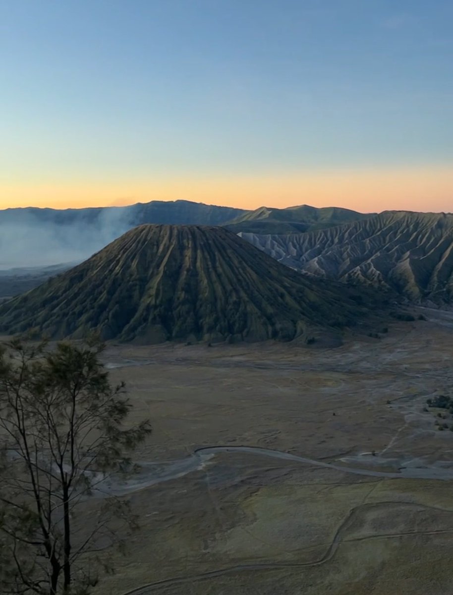 keythetic's tweet photo. bromo view🏔️🌄 https://t.co/JKbLYXCMxB