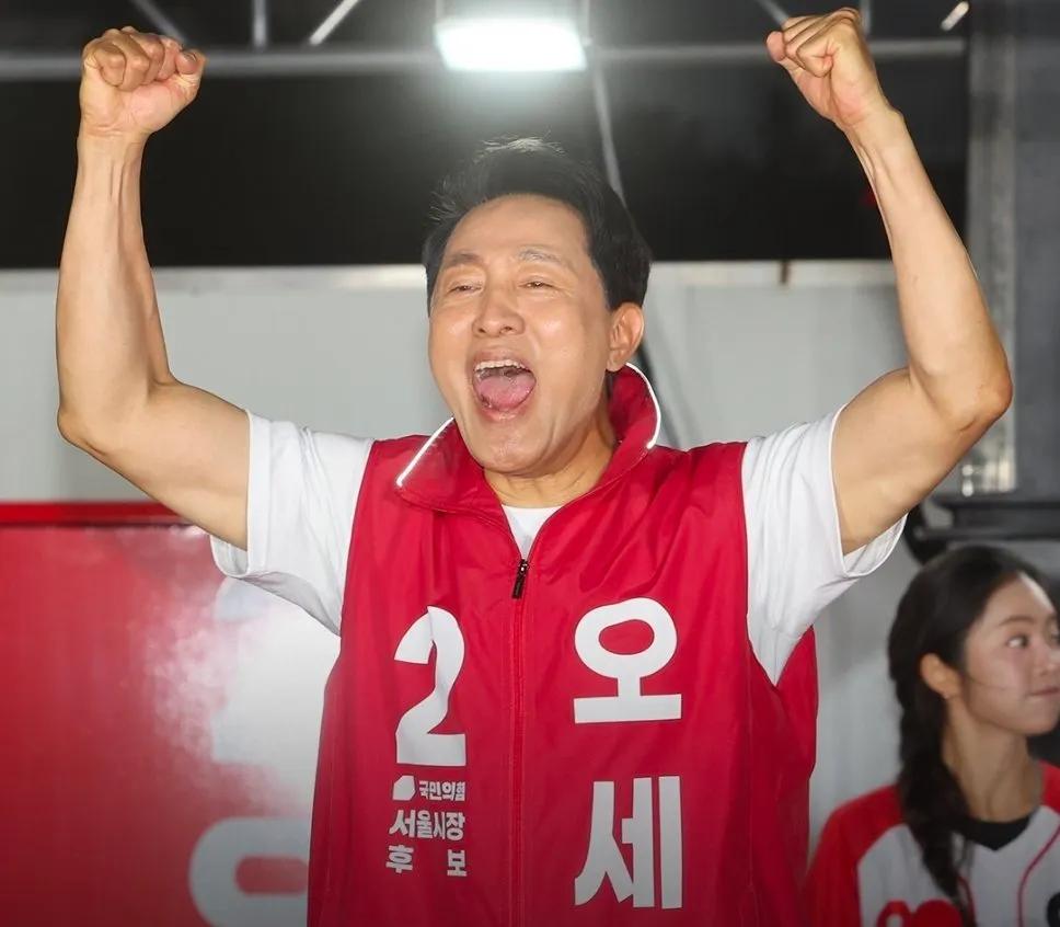 minjoo_hongtae's tweet photo. 결국 한 여름밤의 개꿈이 되었습니다.

선관위 해체를 요구하던 나경원씨는 남편이 선관위 위원장이라는 사실이 알려지며 망신을 당했고

서울시장 재선거를 요구하던 오세훈씨는 자신이 당선되자 말을 바꿔 내로남불을 자초했습니다.

개콘이 이래서 망했습니다. https://t.co/9dxGhTZrVQ