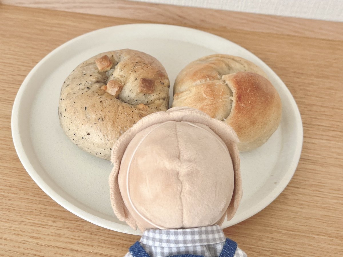 mcmc_white's tweet photo. ベーグル3つも買ったかな…？ https://t.co/yw10M7Jy2p