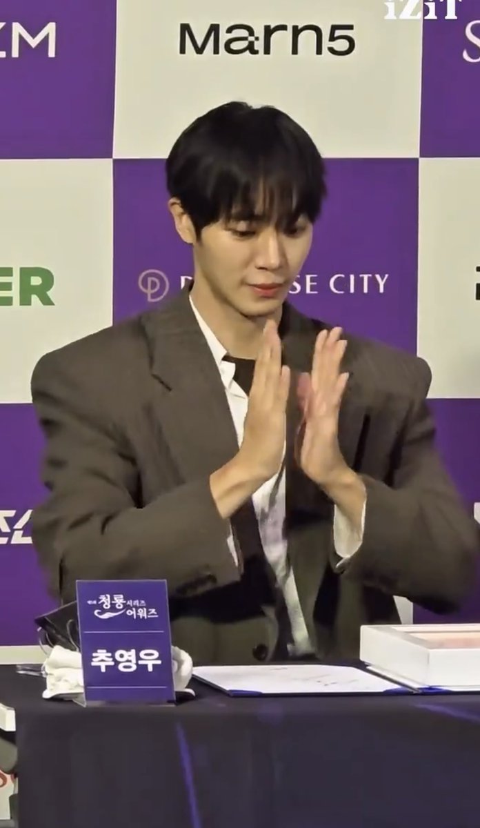 chuchu_12_you's tweet photo. 천사지킴이 해야돼,,,, 이런애를 어케🥺🥹 https://t.co/XRKgFil9Yf