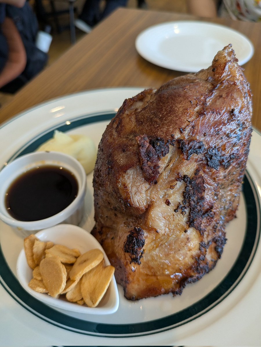 vision2408ntc's tweet photo. マロリーのマッターホルン。
一人じゃ無理なのでシェアして食べました。 https://t.co/aF3jDuceOw