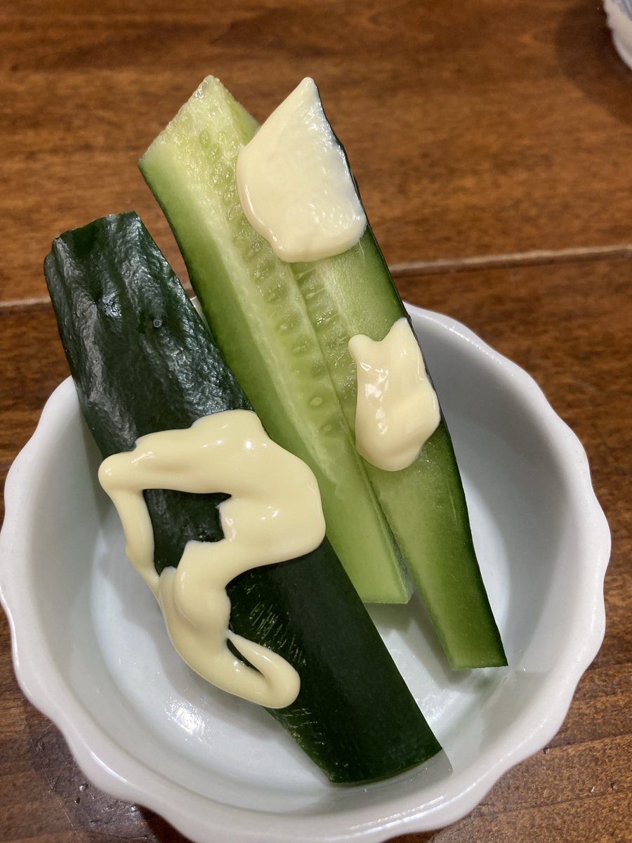 Relux365's tweet photo. 散歩の家庭菜園
野菜が取れだす時期から
野菜の消費に苦労する
いくら作る量を少なくしても
わんさかとれる
近所にも配るが　自分で
消費するのが手っ取り早い
家庭菜園あるあるだわ
インゲン　バジルの
ペペロンチーノ
コロッケ
小芋の煮物
キューリは生が☝️
#家庭菜園
#自家製野菜料理 https://t.co/10zdTx4Fpy