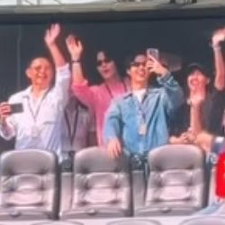 _fairy301_'s tweet photo. Aaaaaa, I spotted mommy Ole too. Okayyy, so this LA trip really is a full family vacation after all 🥹✈️💓⚽️🇺🇸

#winmetawin @winmetawin https://t.co/ePgpUOL3ux