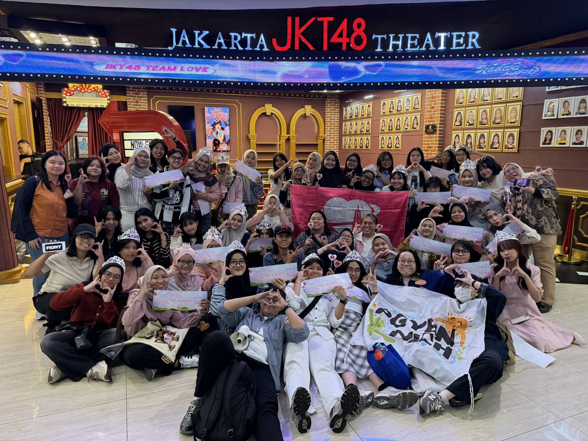 PGYBNich's tweet photo. Minyup masih belum move on dari semalam🥺💖

Semoga setiap tawa, nyanyian, dan momen bersama Team Love semalam menjadi kenangan manis untuk kita semua 🎀

Siapa yang juga berharap Ladies Night seperti ini hadir lagi di bulan depan? 😝🙋🏻‍♀️✨

#CertifiedLoverGirlie #ItadakiLoveJKT48 https://t.co/ZuPRGzkfAj