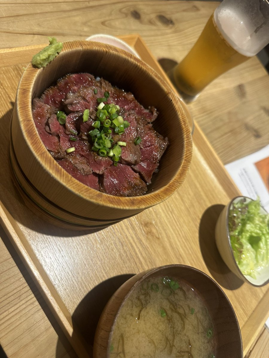 masuitaka's tweet photo. 朝からの保護者後のソロめし

はらみ丼　上手いこれ🥰 https://t.co/1fBGYOAyXs