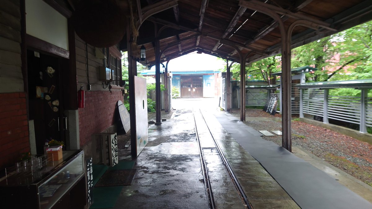 tamasanpe's tweet photo. 栗山町の小林酒造にお買い物に。場内にはちょこちょこソソるアイテムが点在してます。 https://t.co/Q59jCsEZm1