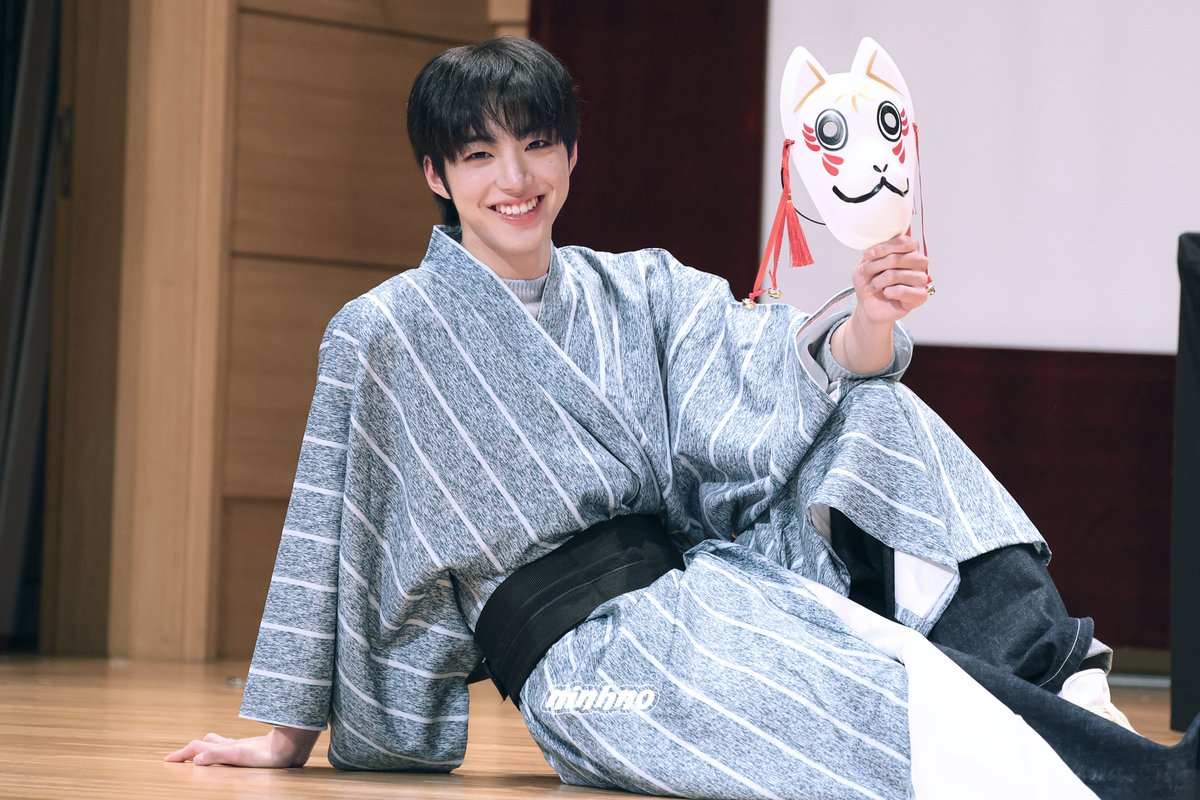 baby_shark_jh's tweet photo. 260710 사운드웨이브 대면 

蛍火の杜へ🎆

#IDID #아이딧
#백준혁 #BAEKJUNHYUK https://t.co/1pKLDjR92b