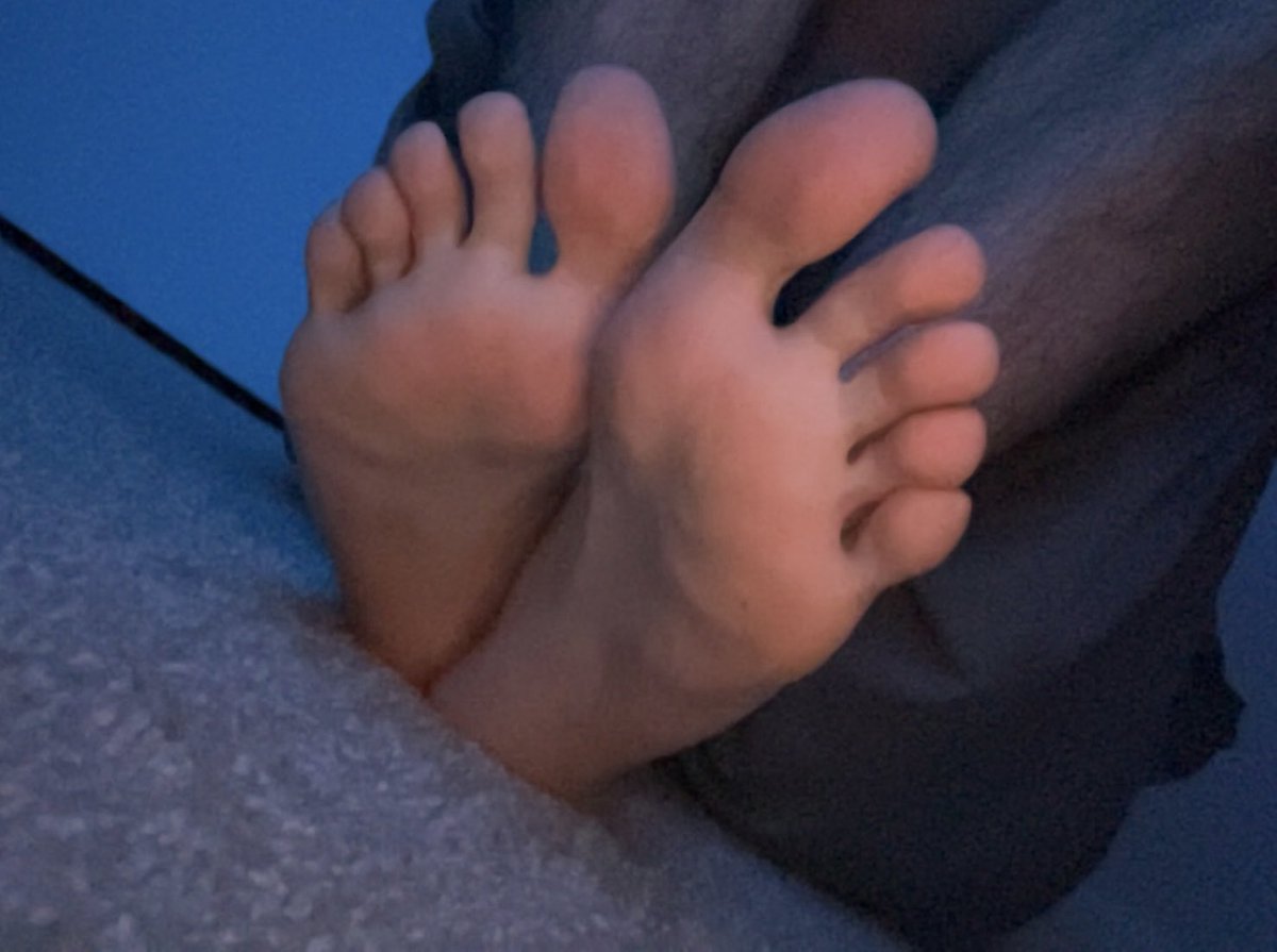 locketfreq's tweet photo. Soles in blue 💙🌀 https://t.co/GRYMzYWXG6