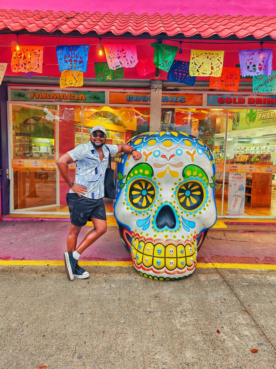 UnkleAyo's tweet photo. JUST DON'T DIE. TIME IS YOUR ALLY.

2015, Osun State 🇳🇬    2025, Cancun 🇲🇽 https://t.co/dBbnNZ6O97