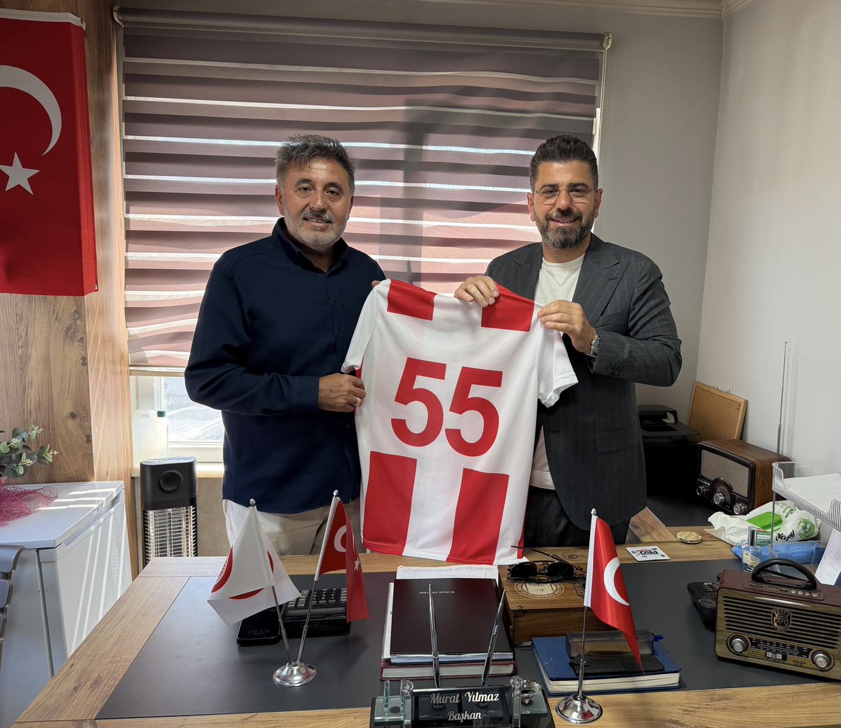 eyupilceakparti's tweet photo. 📍 Eyüpsultan Samsunlular Derneği

Başkanımız @Muhmmtvanlioglu ile birlikte, Eyüpsultan Samsunlular Derneği’ni ziyaret ederek Dernek Başkanımız Murat Yılmaz ve kıymetli yönetimiyle kahvaltı sofrasında bir araya geldik.

Hemşehrilerimizle samimi sohbetler gerçekleştirip ilçemize dair istişarelerde bulunduk.

Nazik ev sahiplikleri ve misafirperverlikleri için Dernek Başkanımız Murat Yılmaz’a ve yönetimine teşekkür ediyor, çalışmalarında başarılar diliyoruz.

@abdullahozdemir
@akpartiistanbul

#HerMahallesiyleEyüpsultan
