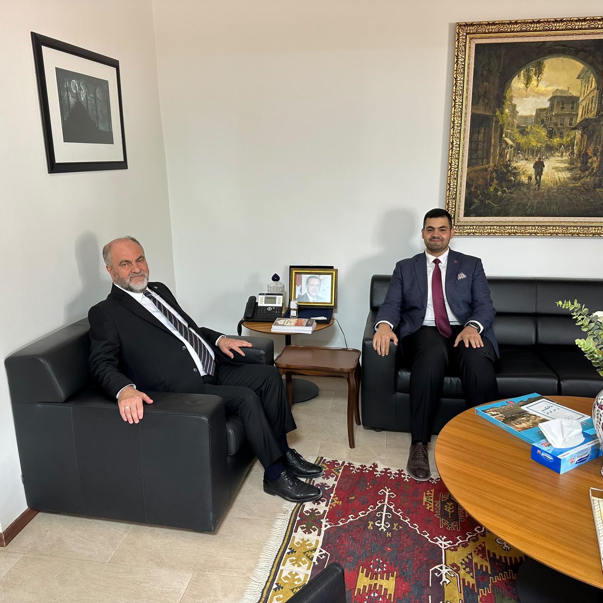 TC_NuaksotBE's tweet photo. L’Ambassadeur Burhan Köroğlu a reçu İlhan Yalım, récemment nommé Représentant de la Fondation Maarif de Türkiye en Mauritanie, et lui a exprimé ses vœux de réussite dans l’accomplissement de sa mission. https://t.co/yqKlljXXbu
