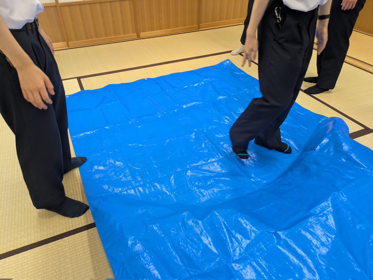 TmenyIMu2xyXwAX's tweet photo. 本日の部活
五反田図書館さんとのコラボ企画📖
線路の周辺に各自がつくった作品をならべて街をつくりました。１時間あっという間でした⌛️参加していただいた皆様ありがとうございました（満員御礼㊗️）五反田図書館さんいつも貴重な機会をありがとうごさいます！また是非✨️　#レゴ　#品川区　#図書館 https://t.co/AuBxxYA1wf