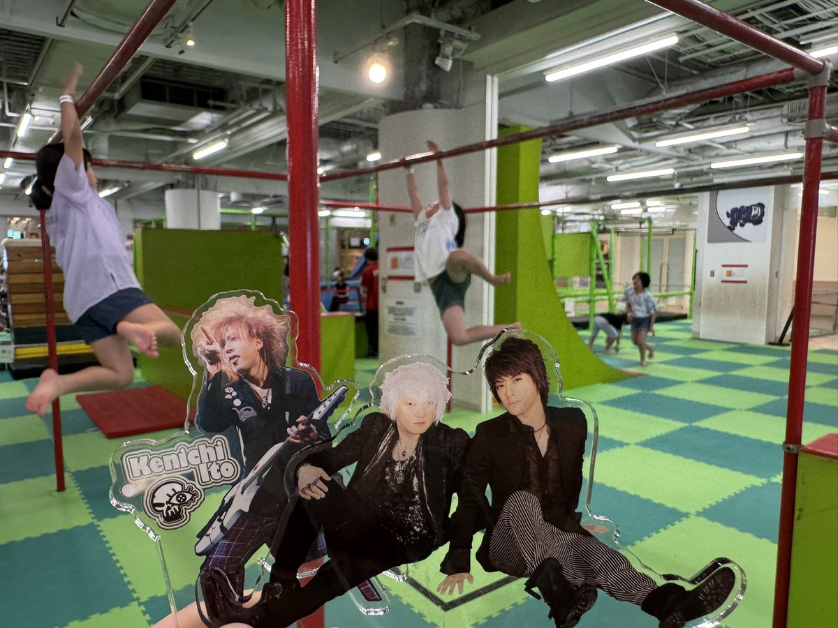 yume_235's tweet photo. 本日ｵｯﾄﾓﾀﾞﾁから遊ぼうと誘われて
ｵﾀﾞｲｳﾞｧニンジャパークへgoッッッッ🚗🎉🚀
タコベルお台場にしかないんだがお互い好きすぎて近所に欲しいﾏﾏ達ﾌｰﾄﾞｺｰﾄに持ち込む🤣　ダイバーシティへ移動して
10円クレーンゲームで無双🚀🚀 https://t.co/hHWu9ryELs