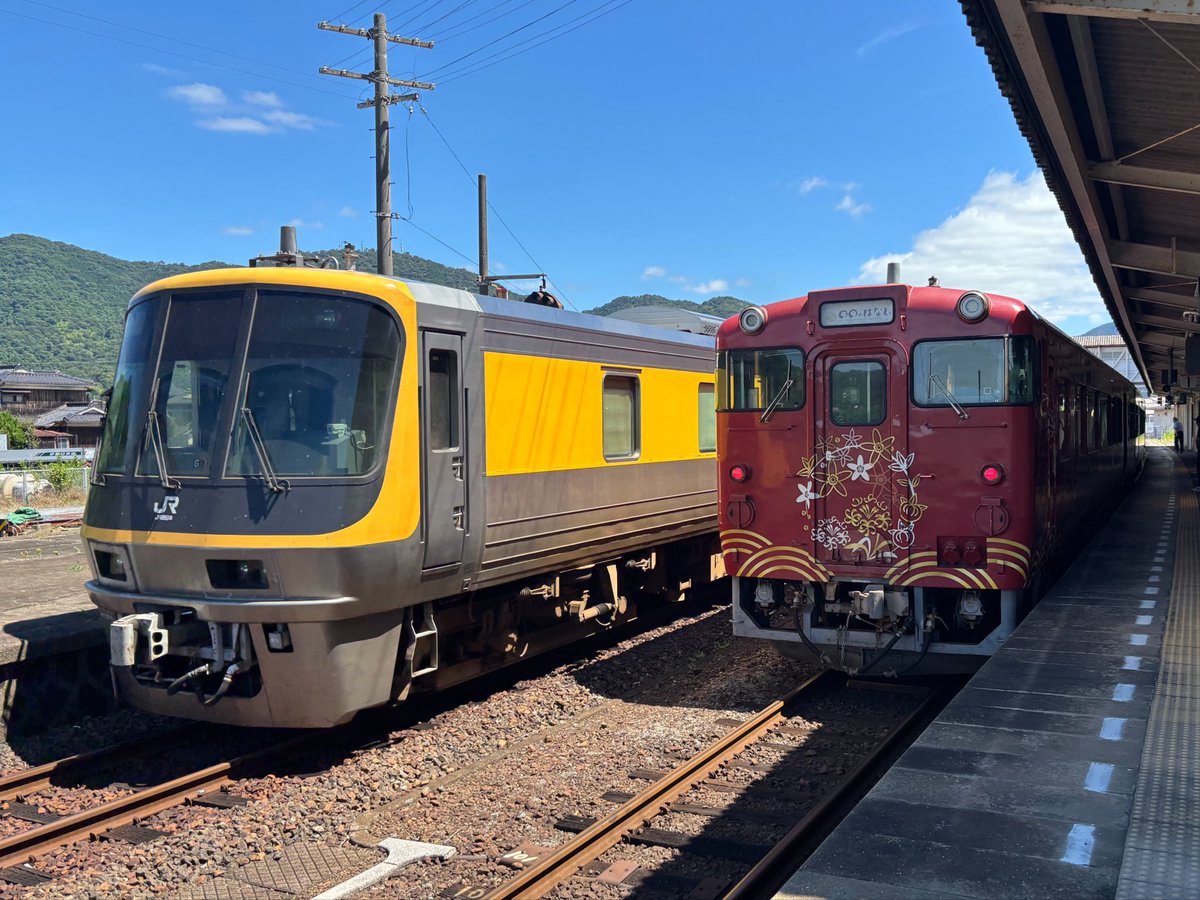 HU_tekken's tweet photo. 機会に恵まれて山陰線の観光列車〇〇のはなしに乗車しました
東萩発の便は仙崎支線にも入ります
目の前の青い日本海の絶景を満喫し、キヤ141にも遭遇
広島へ帰る新下関からのこだま号はまさかの500系V7編でした　
モウオナカイッパイデス https://t.co/5WaIdxrtHd