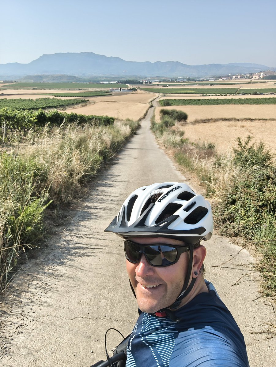 Lonifasiko's tweet photo. Vueltita a la fresca con "el hierrito" BTT. Más de medio día ya está hecho! 💪🏻 #Haro https://t.co/no0nnA7HDd