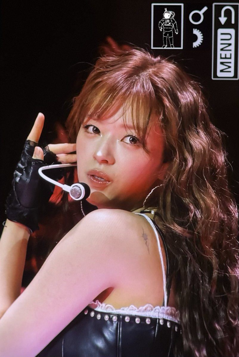 juiceyeon's tweet photo. THE SHOULDER TATTOO THE LONG BEACH WAVES JEONGYEON UNNIEEEEEE https://t.co/xbPOzgqkUe