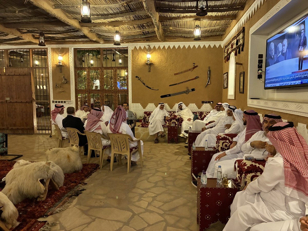 NawafAlShalhoub's tweet photo. في ضيافة الوالد / منصور بن خالد الشلهوب ،
سعدنا بزيارة سفير جمهورية طاجيكستان 🇹🇯 
لدى المملكة العربية السعودية 🇸🇦 
سعادة السيد / أكرم كريمي و صحبه ،
استمتعنا بحديثه عن تاريخ دول وسط آسيا ، 
و العلاقات التاريخية بين مملكتنا و هذه الدول ،
بحضور الأحبّة من روّاد لقاء الوالد الأسبوعي ��
يوم الجمعة  ١٠ يوليو ٢٠٢٦ م .