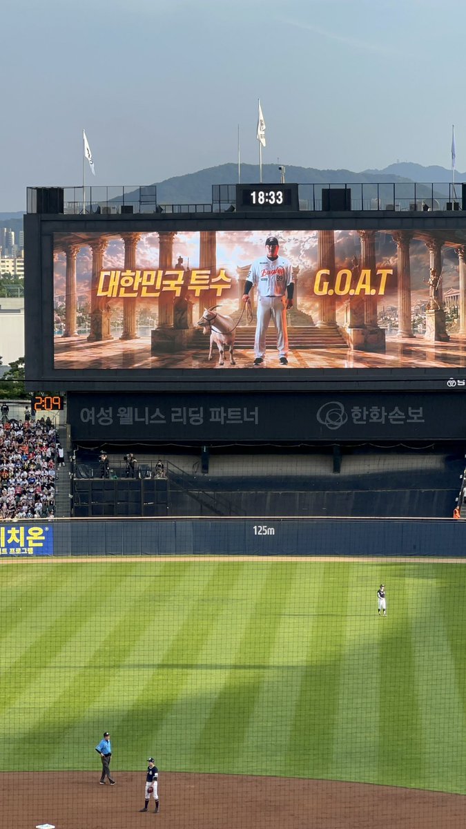 no10hitter's tweet photo. 걍 류현진 존재가 퍼포먼스라는 거잖아 https://t.co/macbjmFK6w