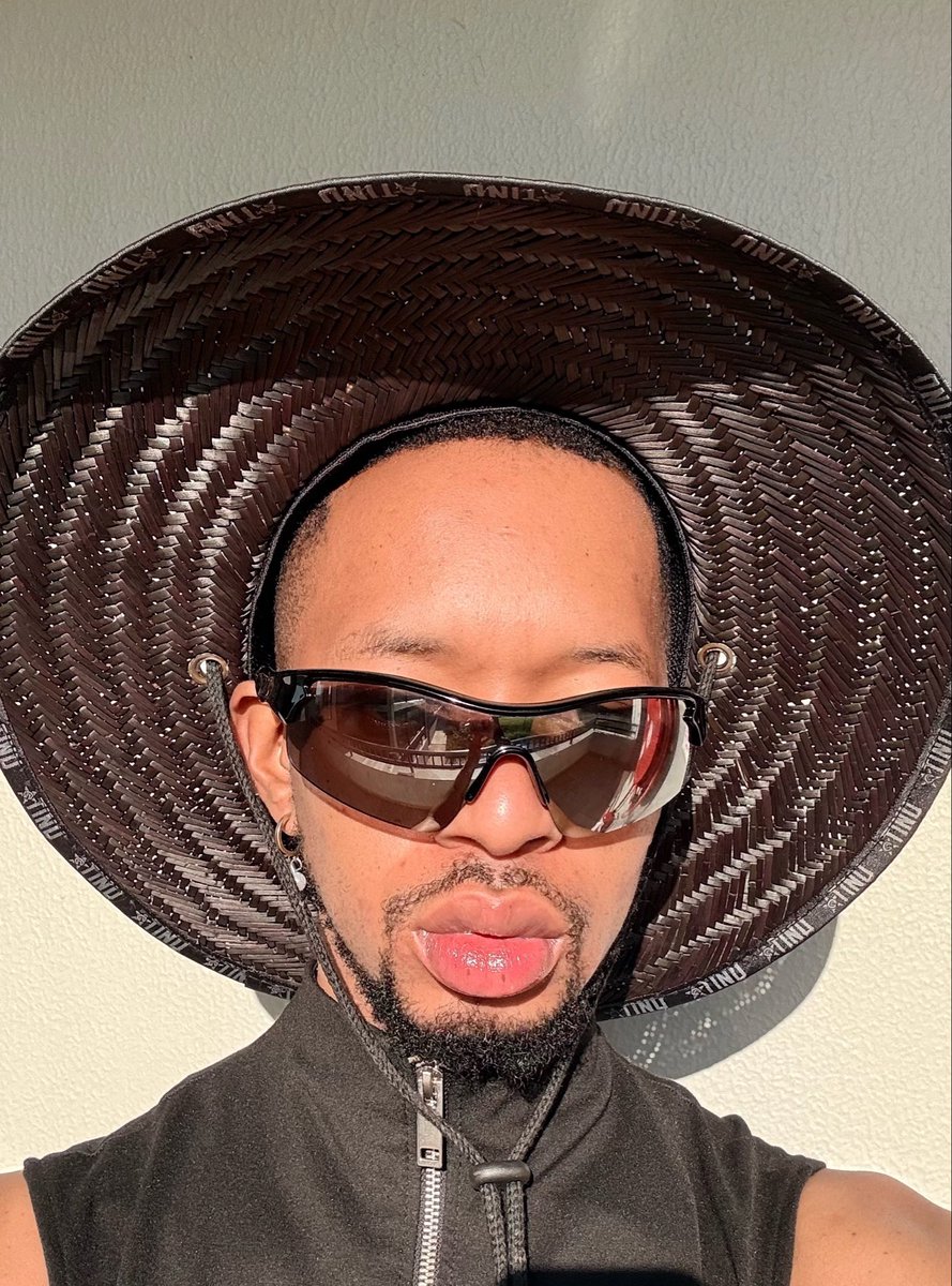 iggySOG_'s tweet photo. Catch me in my calm 🥰💋 https://t.co/L06o8eVh2S