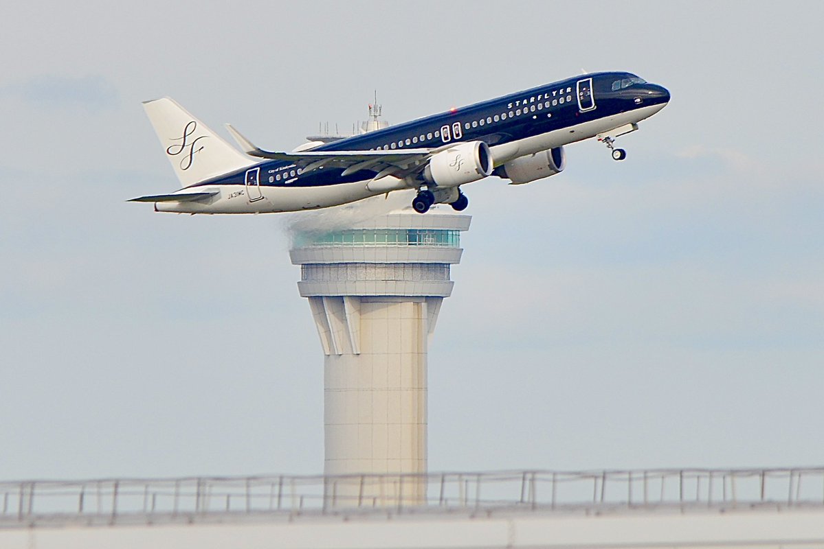 sky302tfs's tweet photo. #RJTT
キャセイワンワや海保、タワーが絡んだ2機✈️ https://t.co/usseG8TJDX
