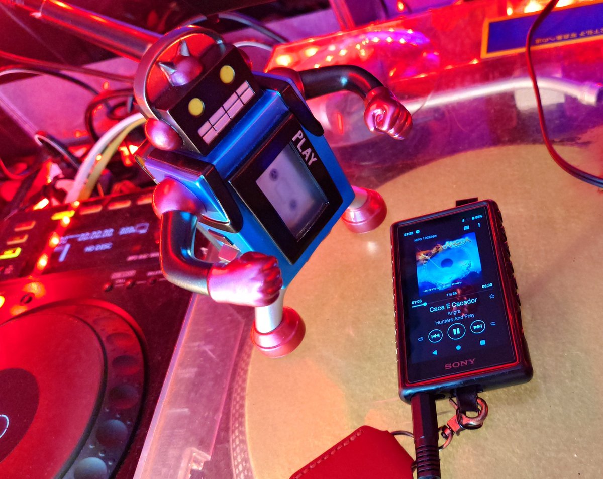 sacicoJM's tweet photo. 初めての浅草を満喫したステカセ🎧️⚡️WALKMANとステカセコラボしたらいいのにな…😌

#KUFC #キン肉マン #ステカセキング https://t.co/awiGLyiA6G
