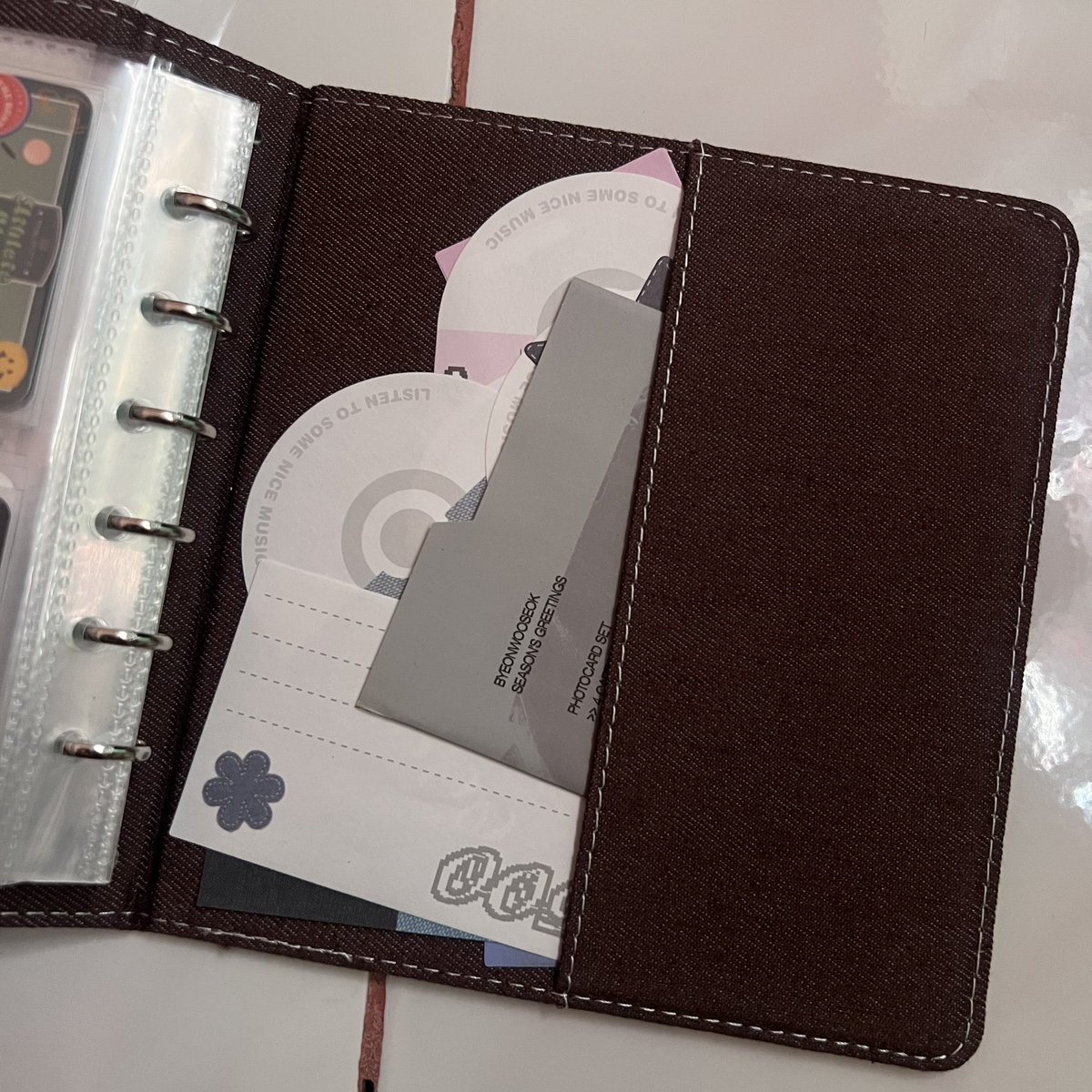 xuxiloaf's tweet photo. ๐ / help rt! WTS // want to sale // mau jual
๐ฟ denim collect book binder kolbuk 2P by oopsday
๐ฆน ื ๐๐๏ธ incl sleeve 10pcs
๐ฆน ื ๐๐ต 110.000
๐ฆน ื ๐๐ Makassar
like new, banyak printilannya lucu bgt gak pasaran desainnya
#wts #kolbuk #oopsday #pc https://t.co/4nsZ9kiwxb