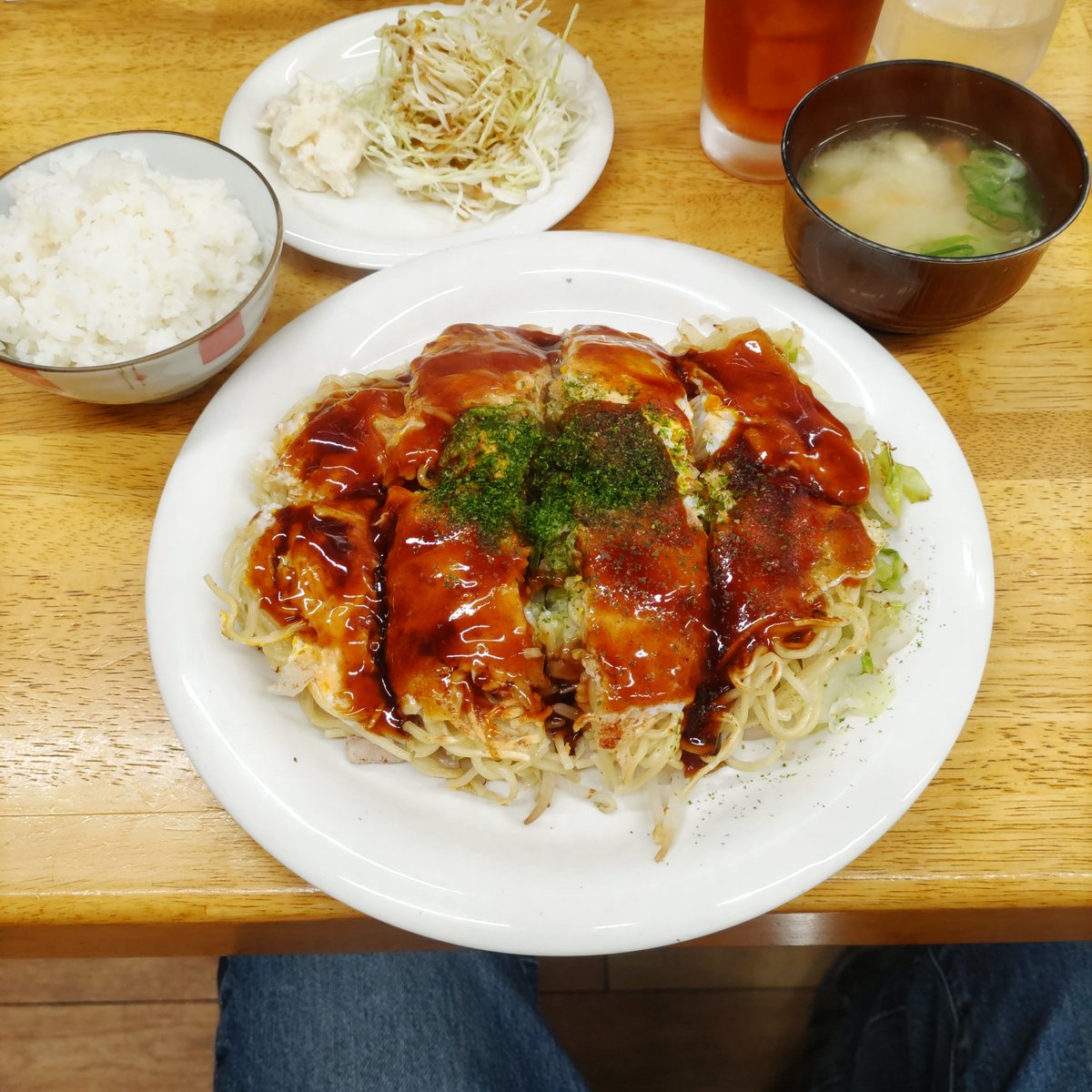 Kuroneko96025's tweet photo. 【今日のお昼ご飯①】お好み焼き - いちゃん本店
最近(ここ数年というべきか)広島にちょくちょく行くのだが､奈良を始発で出て新大阪6:59発500系こだまに乗って､本場広島のお好み焼きを食べに行ってみた｡
まだ一店舗目なので評価は差し控えておく｡
いか&amp;そば入り
#お好み焼き https://t.co/dLEAYIvZMi