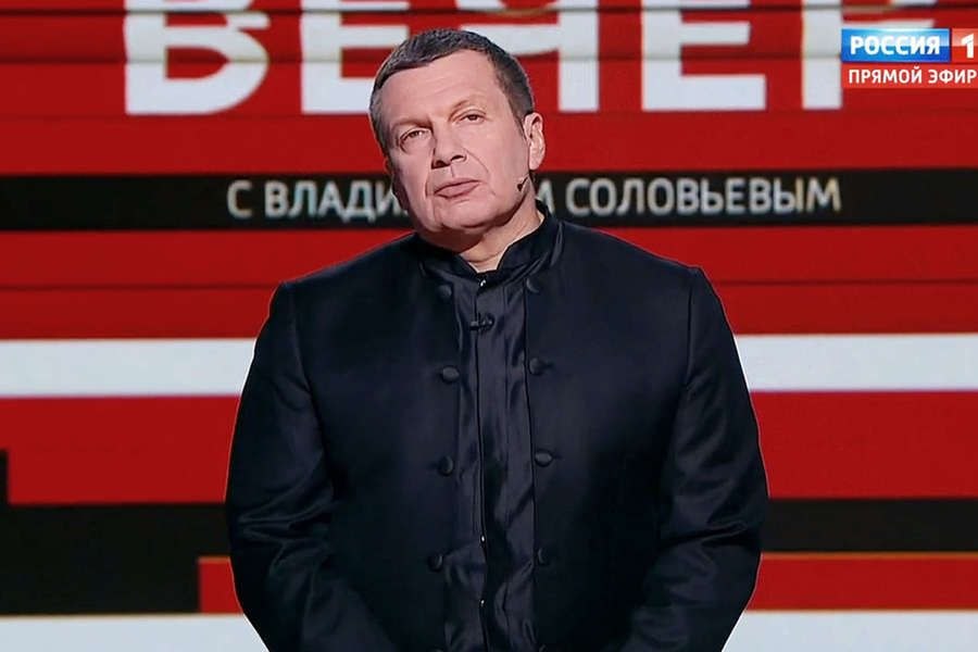 PrzemekShura's tweet photo. 🇷🇺 Całkowite zniknięcie benzyny nie doprowadzi do osłabienia Rosji, a jedynie zwiększy liczbę chętnych do podpisania kontraktu z Ministerstwem Obrony, oświadczył Sołowjow.

"Kraje zachodnie błędnie uważają, że rosjanie wycofają swoje poparcie dla państwa z powodu pojawiających się trudności."
„Oni mogą sprawić, że w ogóle nie będziemy mieć benzyny. Skończy się to tylko tym, że liczba ludzi, którzy podpiszą kontrakt z Armią Czerwoną, wzrośnie kilkukrotnie. Kraje europejskie niedoceniają zdolności Rosjan do znoszenia kryzysów" - zaznaczył Sołowjow.